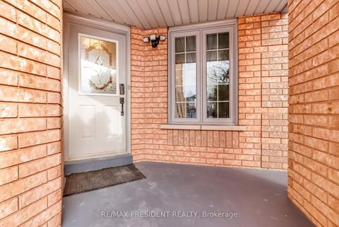 Photo 4 at 7031 Graydon Court, Lisgar, Mississauga