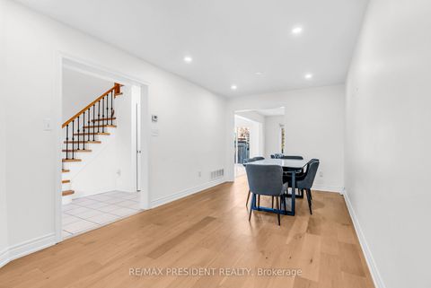 Photo 8 at 7031 Graydon Court, Lisgar, Mississauga