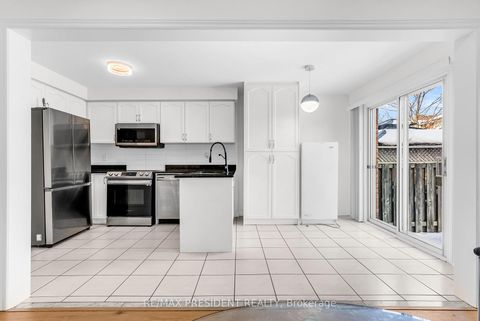 Photo 14 at 7031 Graydon Court, Lisgar, Mississauga