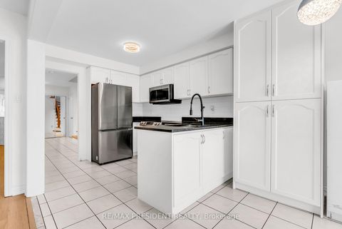 Photo 15 at 7031 Graydon Court, Lisgar, Mississauga