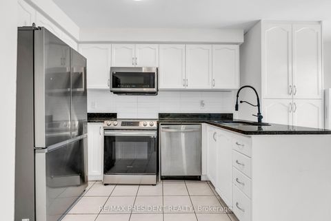 Photo 16 at 7031 Graydon Court, Lisgar, Mississauga