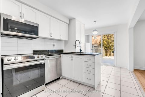 Photo 17 at 7031 Graydon Court, Lisgar, Mississauga