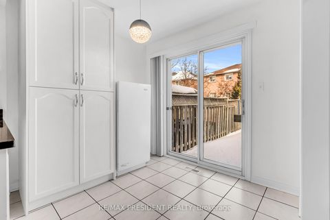 Photo 18 at 7031 Graydon Court, Lisgar, Mississauga