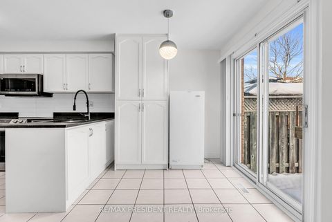 Photo 19 at 7031 Graydon Court, Lisgar, Mississauga