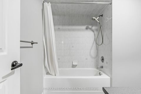 Photo 28 at 7031 Graydon Court, Lisgar, Mississauga