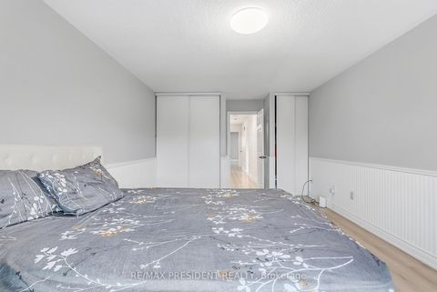 Photo 32 at 7031 Graydon Court, Lisgar, Mississauga