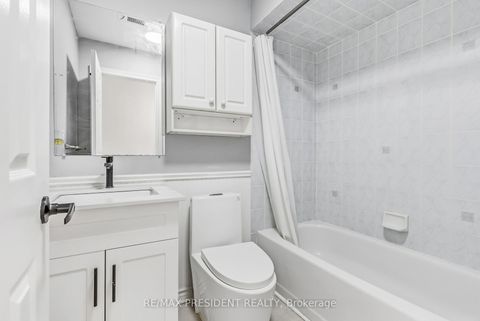 Photo 33 at 7031 Graydon Court, Lisgar, Mississauga