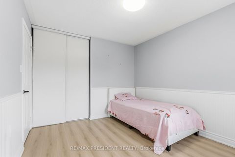 Photo 35 at 7031 Graydon Court, Lisgar, Mississauga