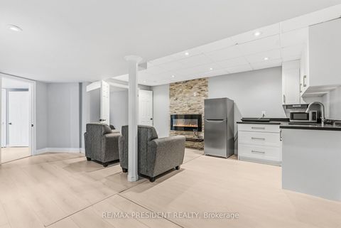 Photo 37 at 7031 Graydon Court, Lisgar, Mississauga