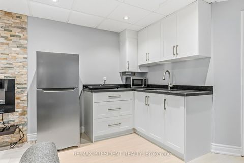 Photo 41 at 7031 Graydon Court, Lisgar, Mississauga