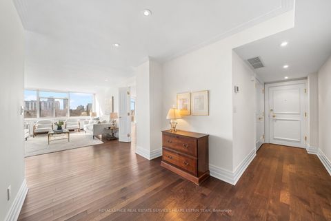 Photo 2 at 807 - 500 Avenue Road, Casa Loma, Toronto