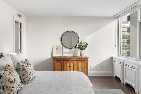 Photo 14 at 807 - 500 Avenue Road, Casa Loma, Toronto