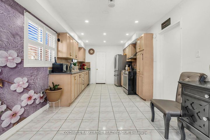 Photo 17 at 10 Colleyville Street, Snelgrove, Brampton