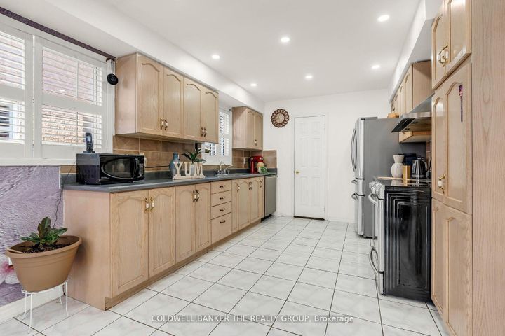 Photo 18 at 10 Colleyville Street, Snelgrove, Brampton