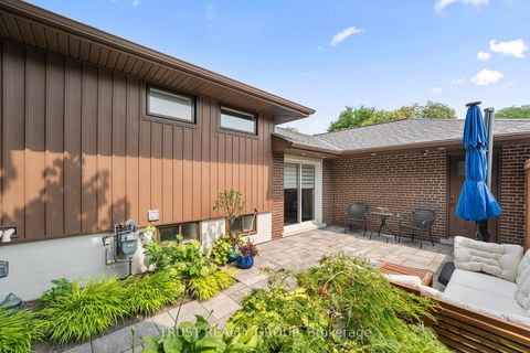 Photo 34 at 18 Deanecrest Road, West Deane, Toronto