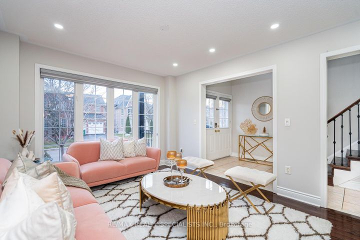 Photo 6 at 30 Bowsfield Drive, Vales of Castlemore, Brampton