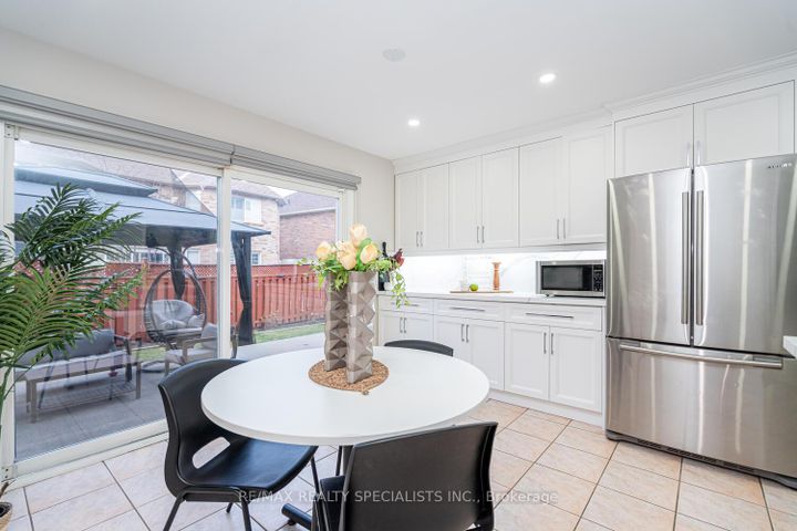 Photo 13 at 30 Bowsfield Drive, Vales of Castlemore, Brampton