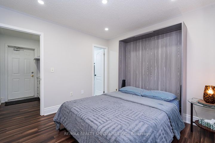 Photo 20 at 30 Bowsfield Drive, Vales of Castlemore, Brampton