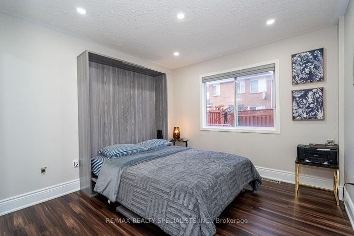 Photo 22 at 30 Bowsfield Drive, Vales of Castlemore, Brampton