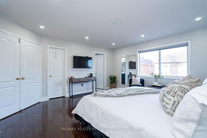 Photo 27 at 30 Bowsfield Drive, Vales of Castlemore, Brampton