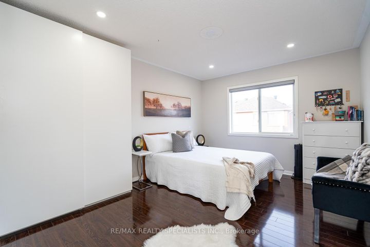 Photo 30 at 30 Bowsfield Drive, Vales of Castlemore, Brampton