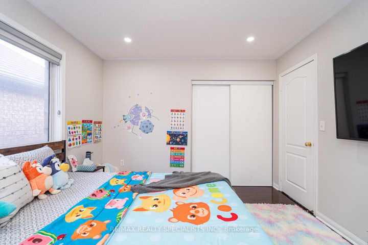 Photo 35 at 30 Bowsfield Drive, Vales of Castlemore, Brampton