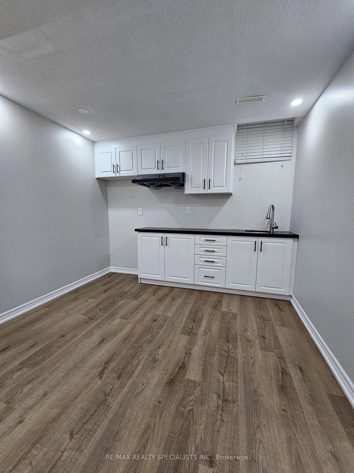 Photo 38 at 30 Bowsfield Drive, Vales of Castlemore, Brampton