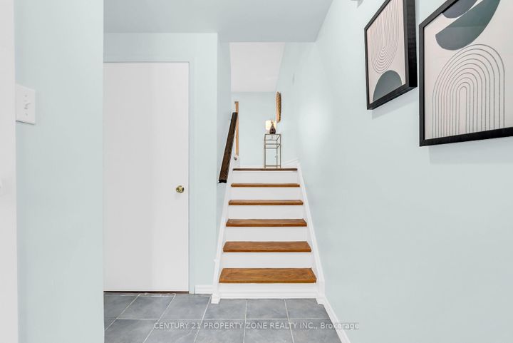 Photo 4 at 56 - 56 Eden Park Drive, Southgate, Brampton