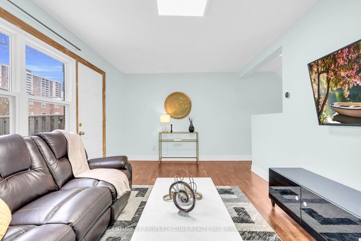 Photo 8 at 56 - 56 Eden Park Drive, Southgate, Brampton