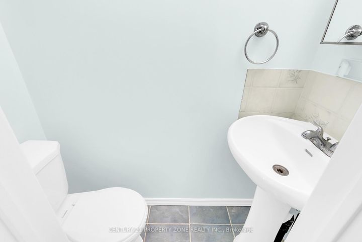 Photo 9 at 56 - 56 Eden Park Drive, Southgate, Brampton