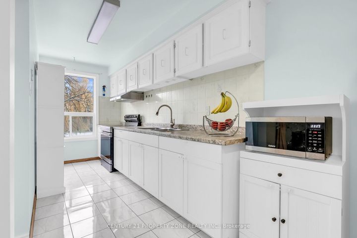 Photo 15 at 56 - 56 Eden Park Drive, Southgate, Brampton