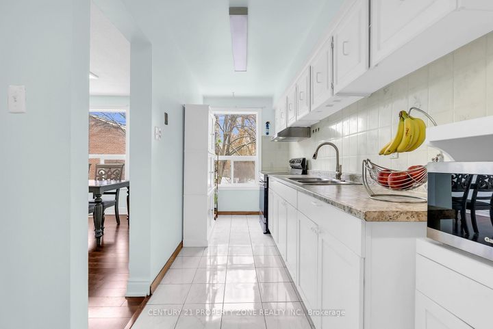 Photo 16 at 56 - 56 Eden Park Drive, Southgate, Brampton