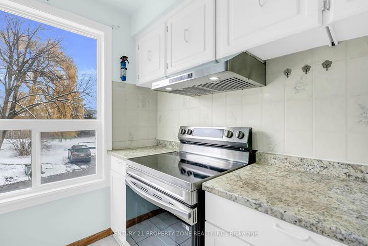 Photo 17 at 56 - 56 Eden Park Drive, Southgate, Brampton