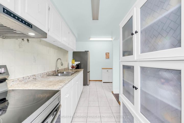 Photo 18 at 56 - 56 Eden Park Drive, Southgate, Brampton