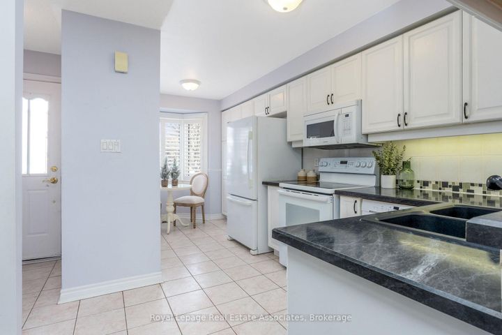 Photo 5 at 10 - 76 River Drive, Georgetown, Halton Hills