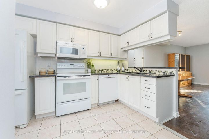 Photo 6 at 10 - 76 River Drive, Georgetown, Halton Hills