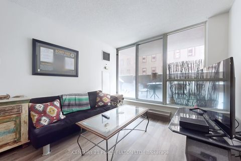 Photo 13 at 703 - 736 Bay Street, Bay Street Corridor, Toronto