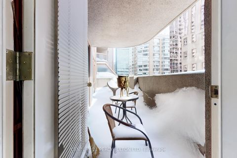 Photo 34 at 703 - 736 Bay Street, Bay Street Corridor, Toronto