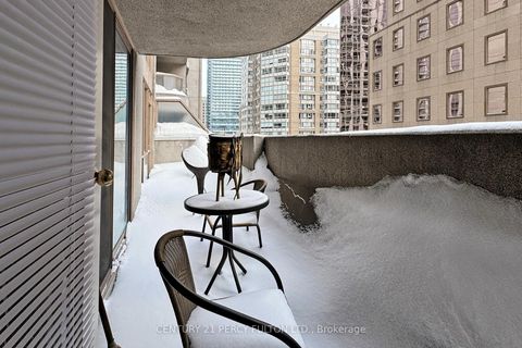 Photo 35 at 703 - 736 Bay Street, Bay Street Corridor, Toronto