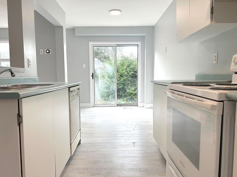 Photo 11 at 16 Cunningham Drive, Ardagh, Barrie