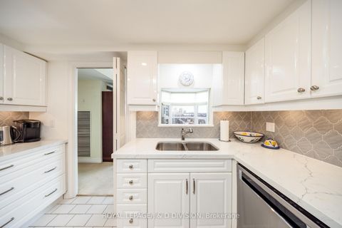 Photo 11 at 1710 - 65 Spring Garden Avenue, Willowdale East, Toronto