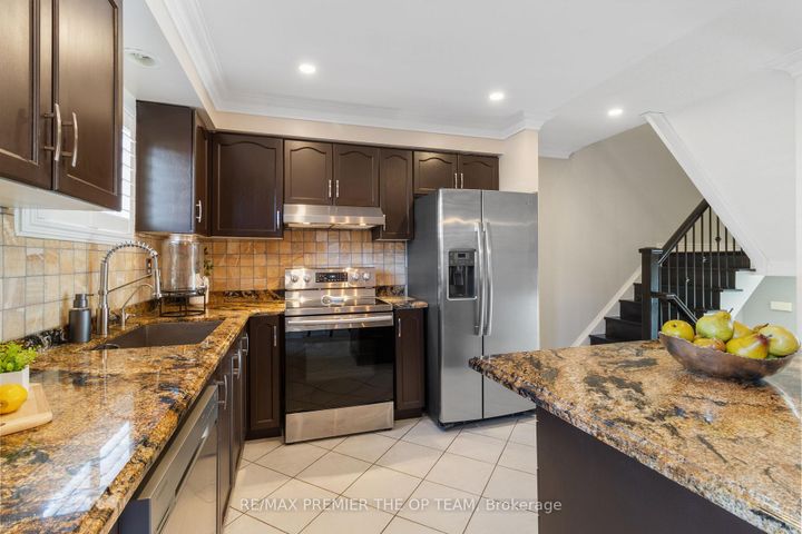 Photo 9 at 28 Kelso Crescent, Maple, Vaughan
