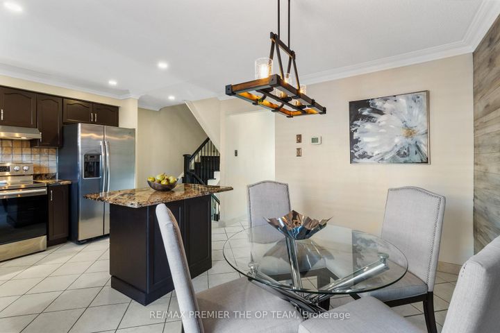 Photo 11 at 28 Kelso Crescent, Maple, Vaughan