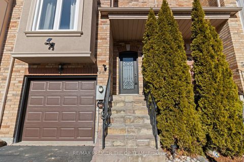 Photo 1 at 28 Kelso Crescent, Maple, Vaughan