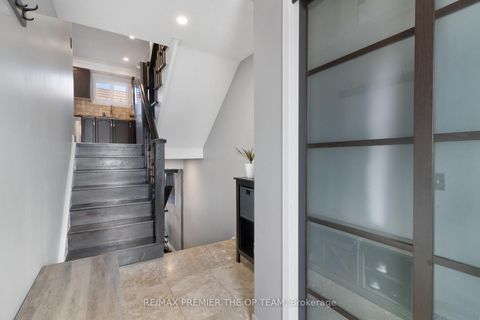 Photo 3 at 28 Kelso Crescent, Maple, Vaughan