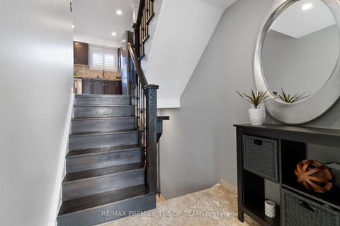 Photo 4 at 28 Kelso Crescent, Maple, Vaughan