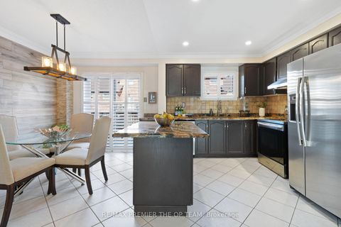 Photo 6 at 28 Kelso Crescent, Maple, Vaughan