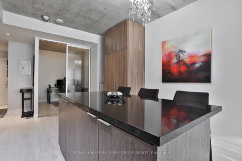 Photo 9 at 606 - 478 King Street W, Waterfront Communities C1, Toronto