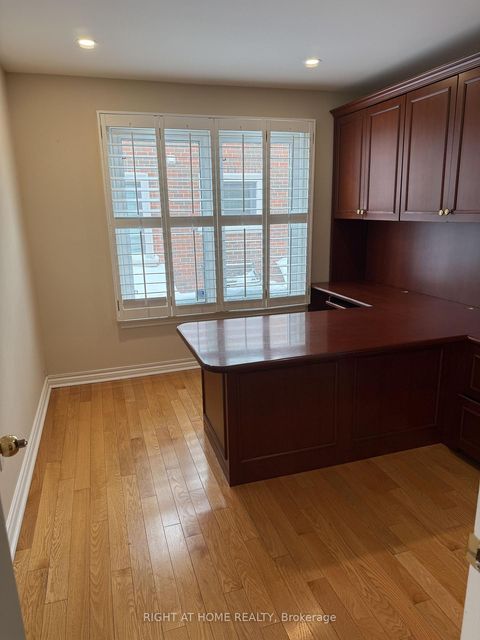 Photo 3 at 6 Carriage Lane, Branson, Toronto