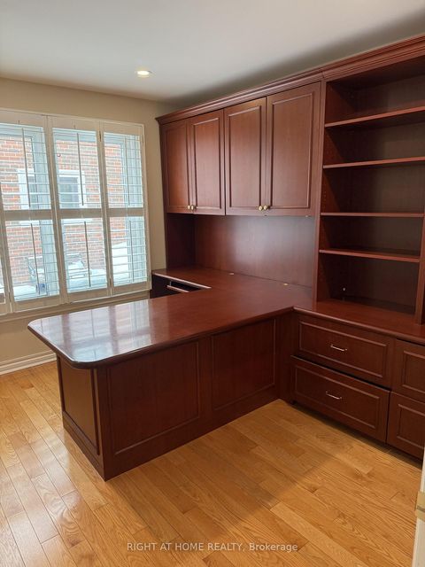 Photo 4 at 6 Carriage Lane, Branson, Toronto